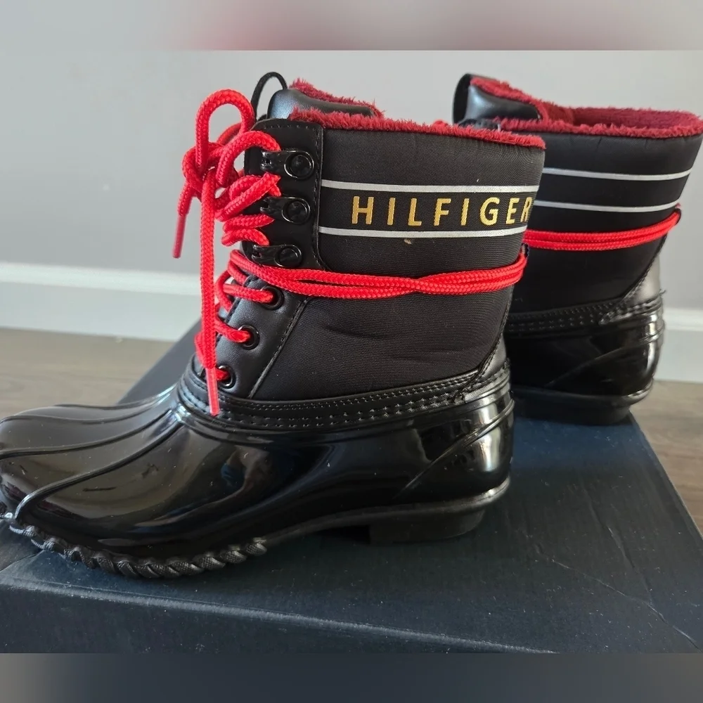 Tommy Hilfiger stylish black